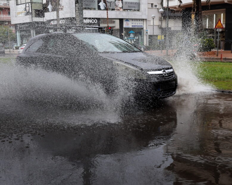 Καιρός σήμερα: Ενισχύονται οι βροχές και οι άνεμοι – Καταιγίδες σε Ιόνιο, Ήπειρο και δυτική Στερεά