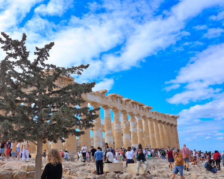 Καιρός αύριο: Λιακάδα με ελάχιστες νεφώσεις – Ισχυροί άνεμοι έως 7 μποφόρ στο Αιγαίο