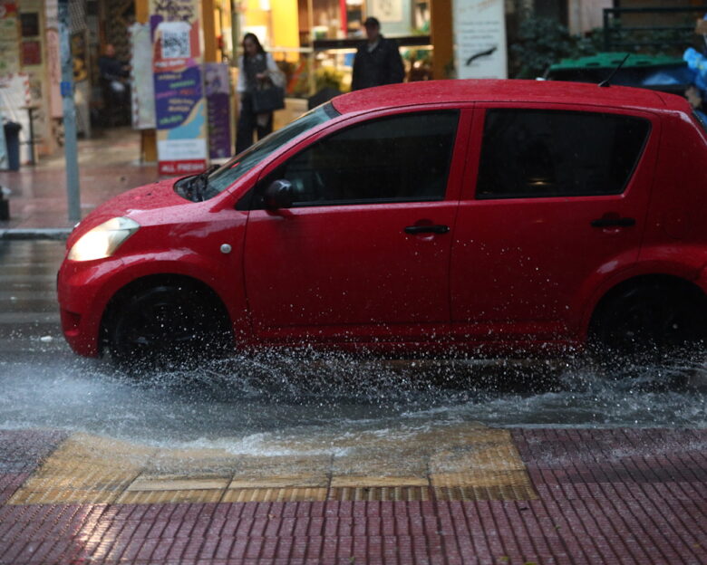 Καιρός αύριο: Βροχές και καταιγίδες σε Αττική και Θεσσαλονίκη – Μικρή άνοδος της θερμοκρασίας