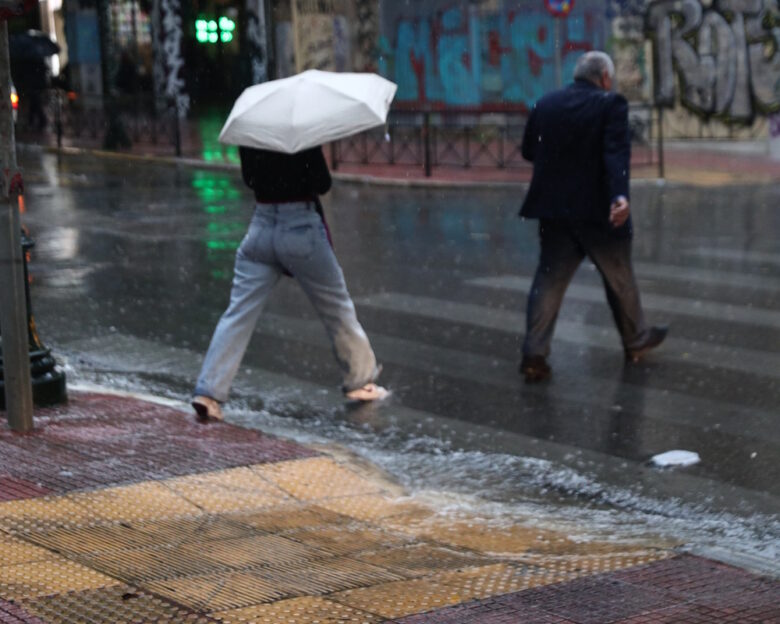 Καιρός αύριο: Ισχυρές βροχές και καταιγίδες σε όλη τη χώρα – Χιόνια στα βορειοδυτικά