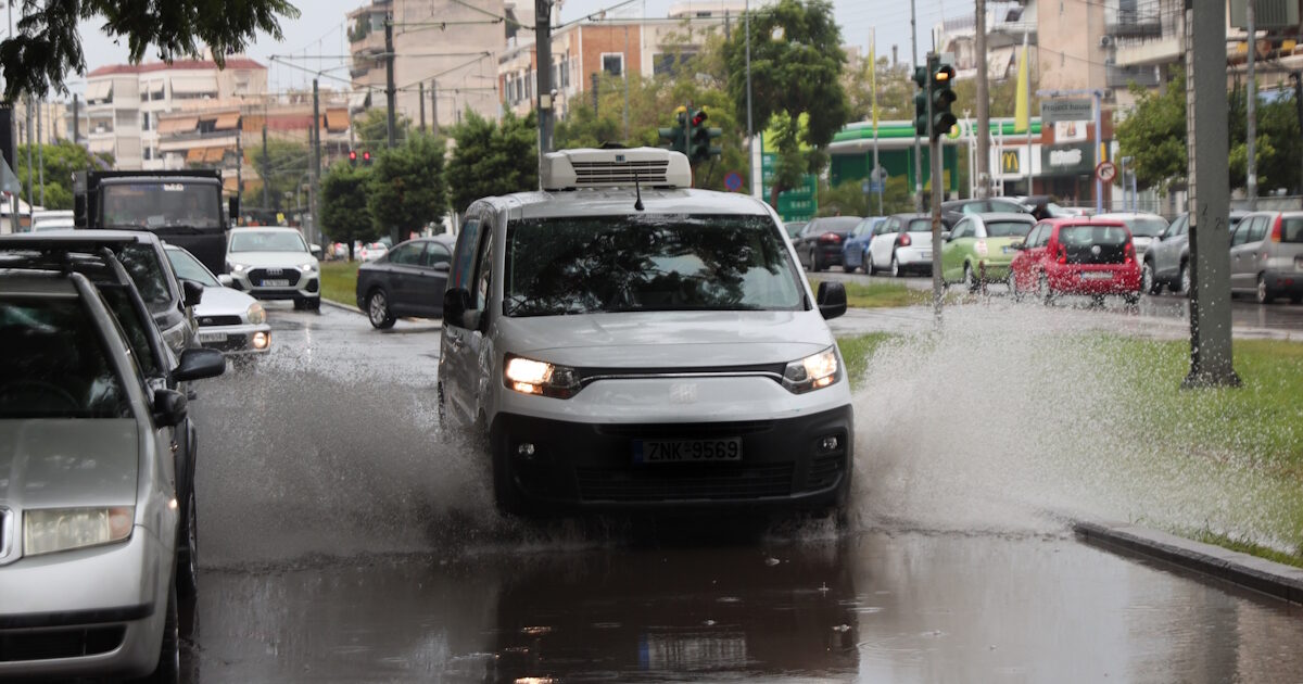 Καιρός σήμερα: Τοπικές βροχές και καταιγίδες με τη θερμοκρασία έως τους 25 βαθμούς – Αναλυτική πρόγνωση
