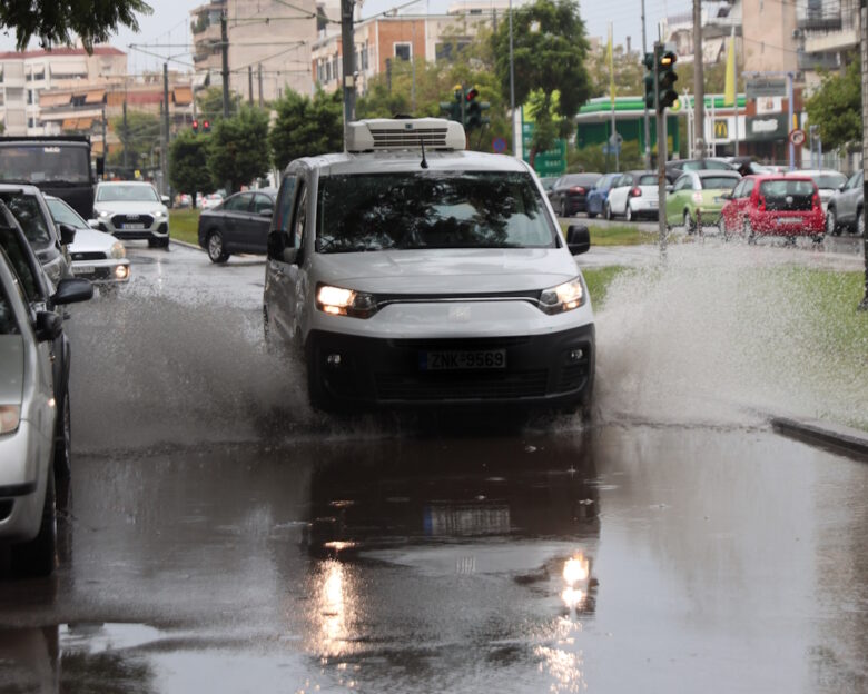 Καιρός σήμερα: Τοπικές βροχές και καταιγίδες με τη θερμοκρασία έως τους 25 βαθμούς – Αναλυτική πρόγνωση