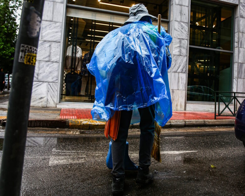 Καιρός σήμερα: Τοπικές βροχές και καταιγίδες με πτώση θερμοκρασίας και ισχυρούς ανέμους – Αναλυτική πρόγνωση