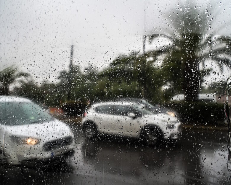 Καιρός αύριο: Τοπικές βροχές και καταιγίδες – Η θερμοκρασία θα φτάσει έως τους 25 βαθμούς