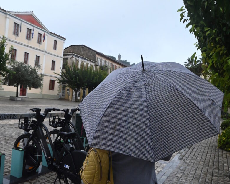 Καιρός σήμερα: «Βροχερό» Σάββατο με νοτιάδες – Ισχυρές καταιγίδες στην Δυτική Ελλάδα