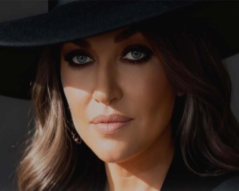 Καίτη Γαρμπή: Γίνεται «Femme Fatale» σε ένα video με φλερτ και ανατροπές