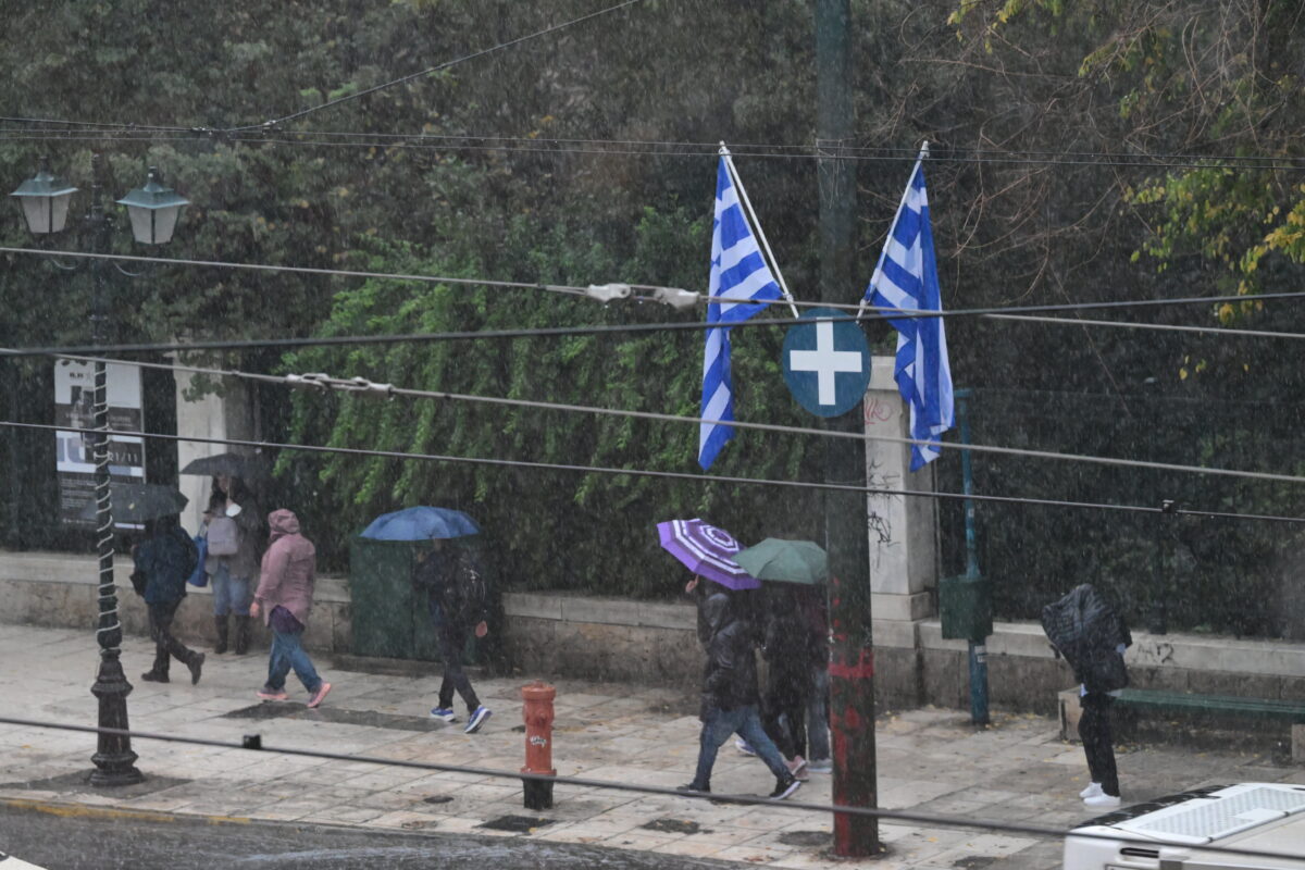Καταιγίδα στην Αθήνα, Δευτέρα 10 Νοεμβρίου 2025. (ΤΑΤΙΑΝΑ ΜΠΟΛΑΡΗ