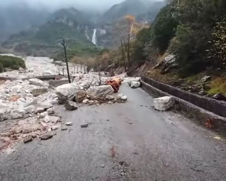 Κακοκαιρία Adel: Κατολισθήσεις στα Τζουμέρκα, χαλάζι και πλημμύρες σε Αργολίδα, Λακωνία και Κεφαλονιά – Εικόνες χάους