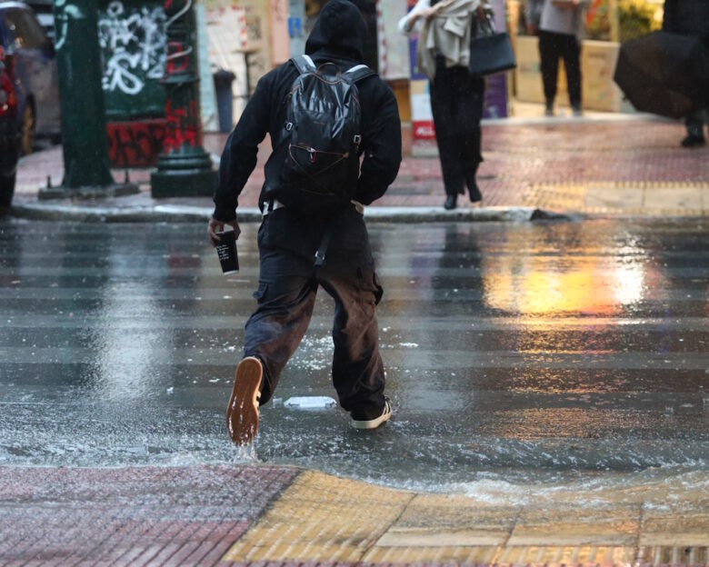 «Αγριεύει» ο καιρός τις επόμενες ώρες: Οι περιοχές που θα «χτυπήσει» η κακοκαιρία Adel με βροχοπτώσεις κατηγορίας 5