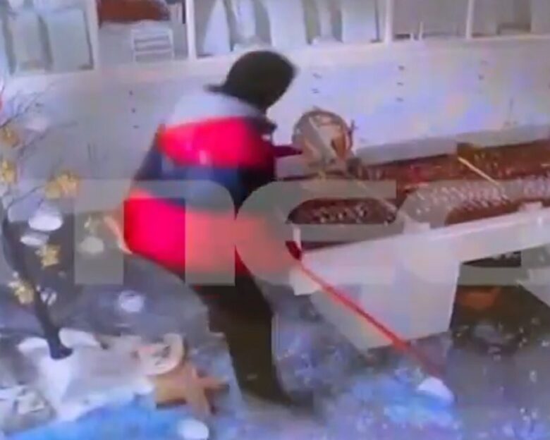 Καλαμάτα: Θρασύτατη διάρρηξη σε κοσμηματοπωλείο – Άρπαξαν τα κοσμήματα σε 20 δευτερόλεπτα