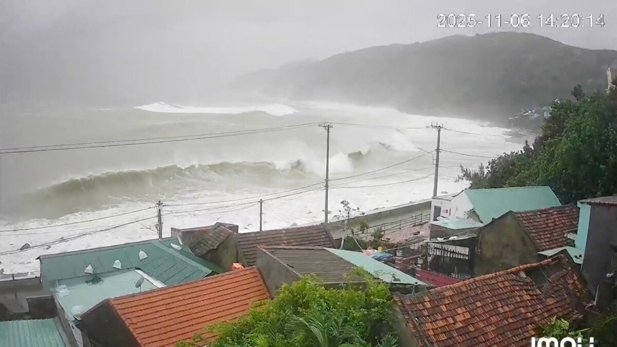Ο τυφώνας Καλμάγκι φτάνει στο Βιετνάμ