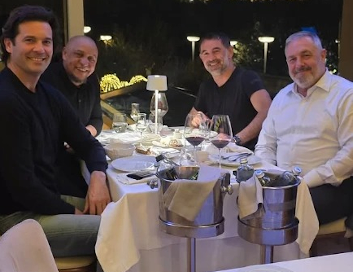 Ο Γιώργος Καραγκούνης δείπνησε με Ρομπέρτο Κάρλος και Σολάρι στην Αθήνα