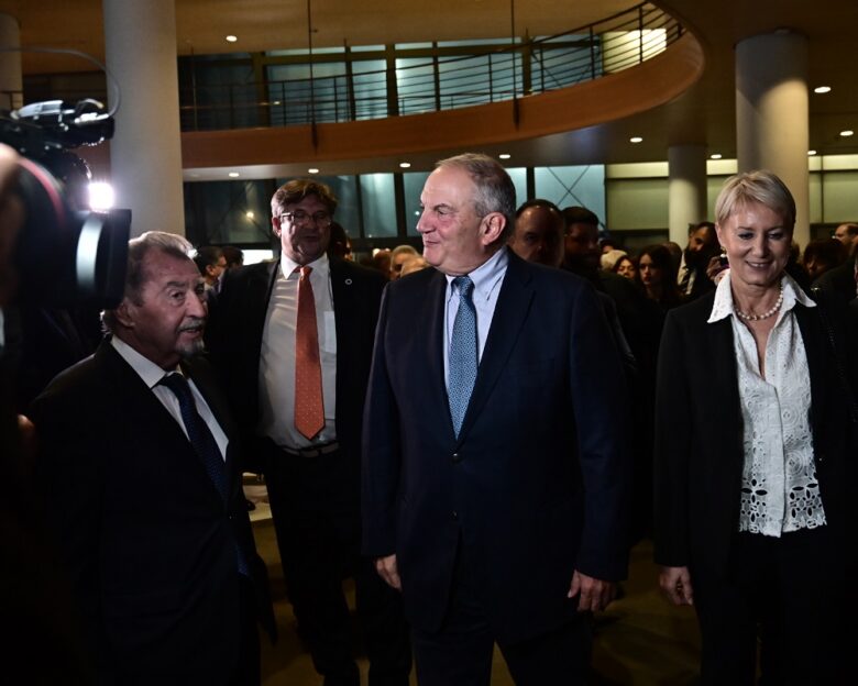 Ο Κώστας Καραμανλής σε εκδήλωση του Ελληνοκινεζικού Επιμελητηρίου: Αμοιβαία τα οφέλη από τις σχέσεις των δύο χωρών