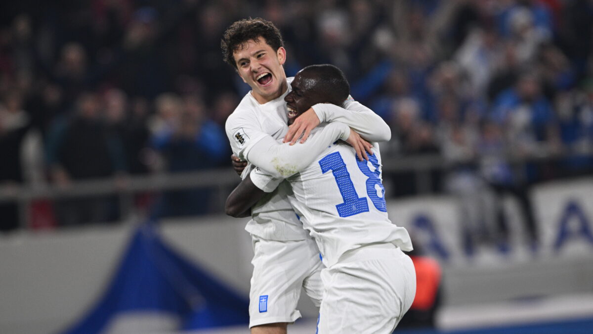 Ο Καρέτσας πανηγυρίζει με τον Τετέι για την Εθνική (ΑΝΤΩΝΗΣ ΝΙΚΟΛΟΠΟΥΛΟΣ