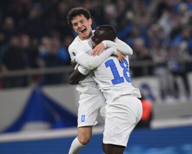 Ο Καρέτσας πανηγυρίζει με τον Τετέι για την Εθνική (ΑΝΤΩΝΗΣ ΝΙΚΟΛΟΠΟΥΛΟΣ