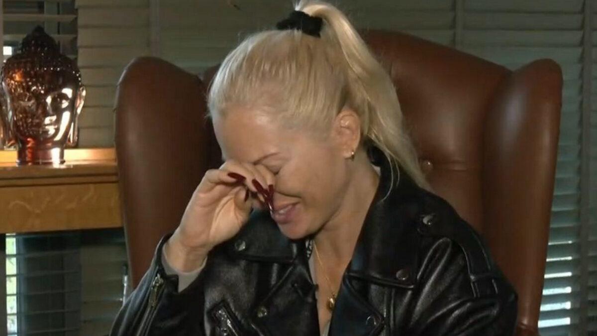 Η Βικτώρια Καρύδα κατά τη διάρκεια της συνέντευξης