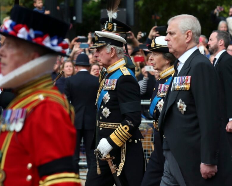 Γιατί ο βασιλιάς Κάρολος κοκκίνισε όταν γεννήθηκε ο αδερφός του πρώην πρίγκιπας Άντριου