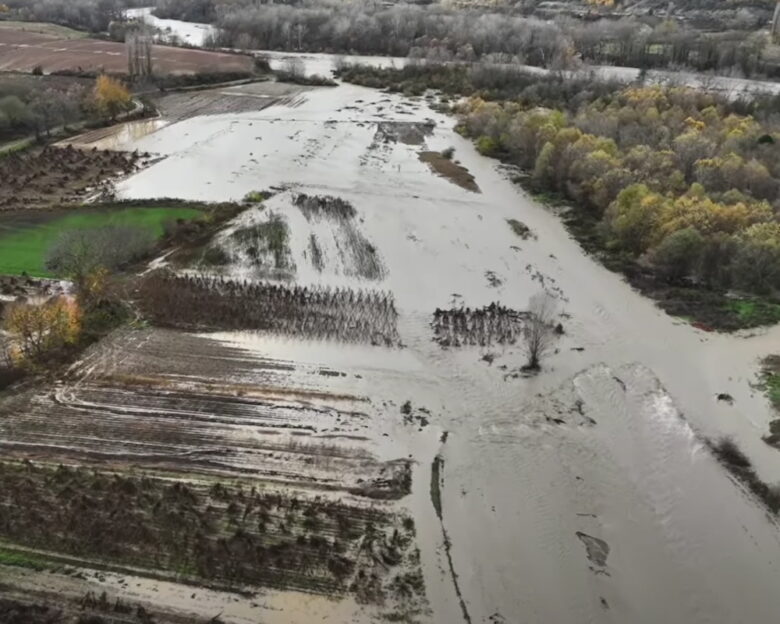 Καστοριά: Ανέβηκε η στάθμη της λίμνης κατά 18 εκατοστά – Συγκλονιστικές εικόνες καταστροφής στον υπόλοιπο νομό