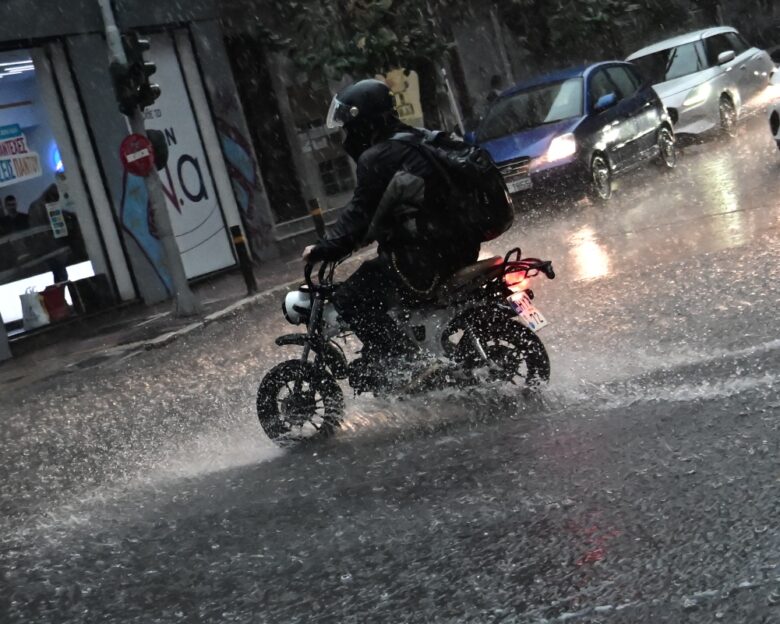 Καιρός: Καταιγίδες στα Δυτικά και εκτεταμένες βροχές «βλέπει» ο Καλλιάνος – «Δεν χρειάζεται πανικός αλλά αυξημένη εγρήγορση»