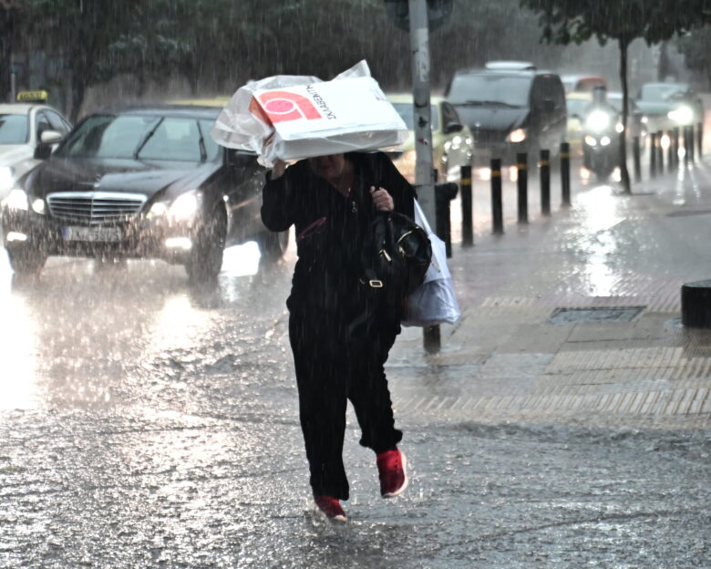 Καιρός σήμερα: Καταιγίδες από το μεσημέρι σε βόρειο Ιόνιο και Ήπειρο – Έως 7 μποφόρ θα πνέουν οι άνεμοι