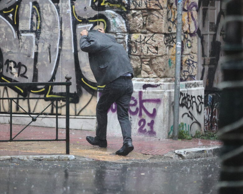 Καιρός: Συναγερμός για την κακοκαιρία Adel που φέρνει ισχυρές βροχές και καταιγίδες – Ξεκίνησε η επέλασή της
