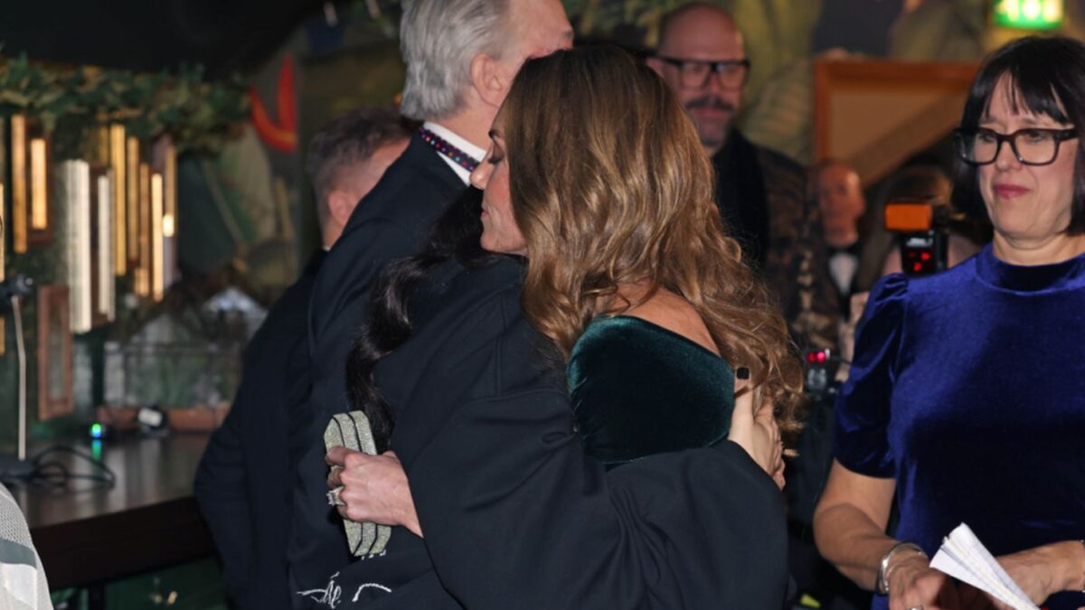 Η αγκαλιά της Κέιτ Μίντλετον με την Jessie J