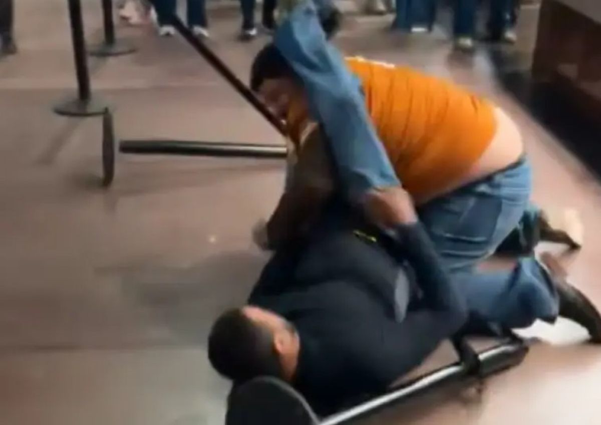 Έκαναν κατάστημα «ρινγκ» για την σειρά στις τουαλέτες