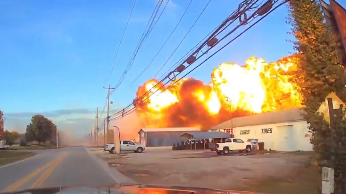 Το φλεγόμενο αεροσκάφος στο Κεντάκι