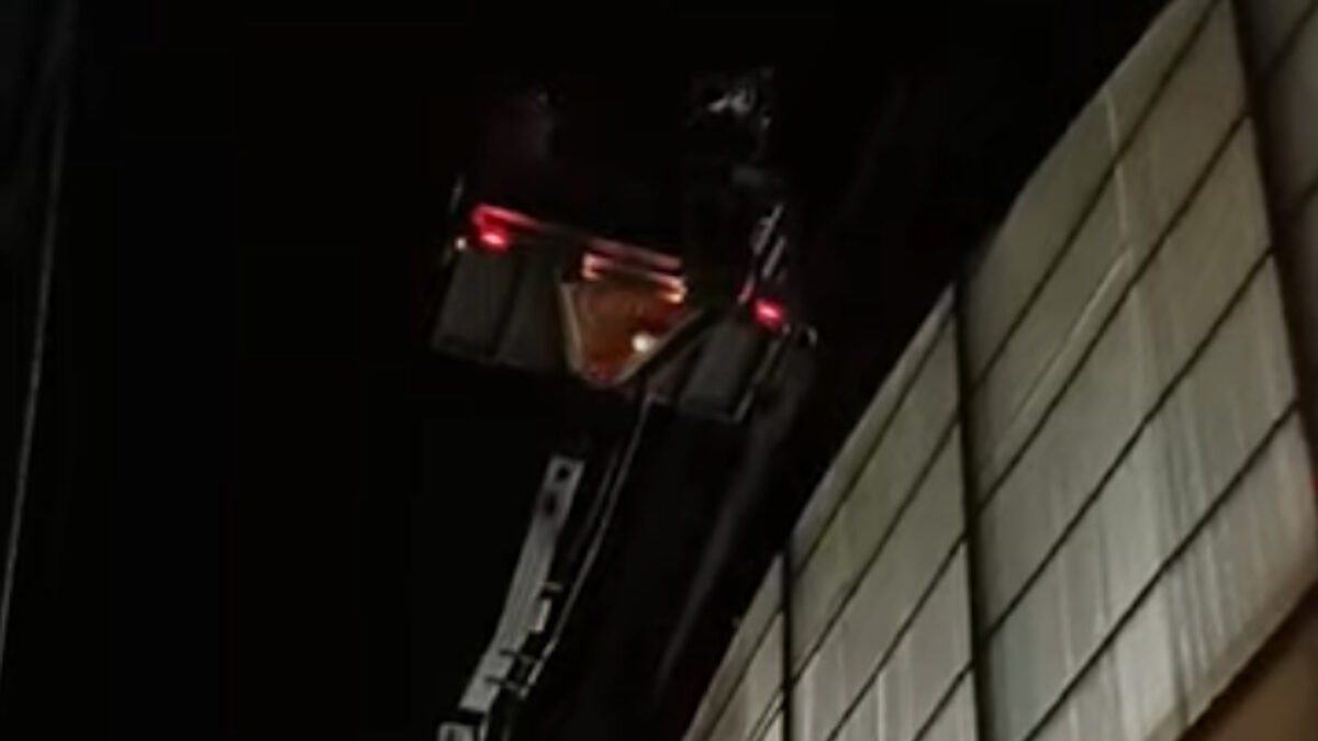 Αποκόλληση πλεξιγκλάς από την οροφή κολυμβητηρίου στην Κέρκυρα