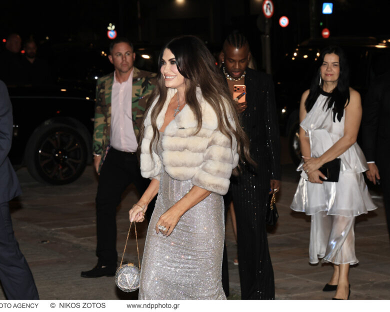 Δηλαδή εσείς που τα βάλατε με την Γκιλφόιλ πάτε με αμπέχωνο στα μπουζούκια;