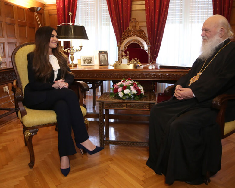 Στην Αρχιεπισκοπή η Κίμπερλι Γκιλφόιλ: Η αποκάλυψη για το τηλεφώνημα στον Ιερώνυμο και η χαρά του γιού της που θα πηγαίνει στην εκκλησία