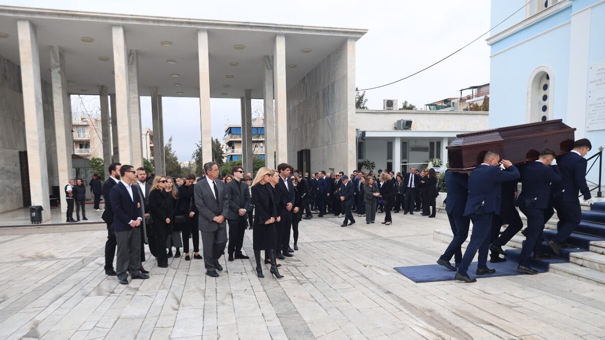 Κηδεία Μαρινόπουλου