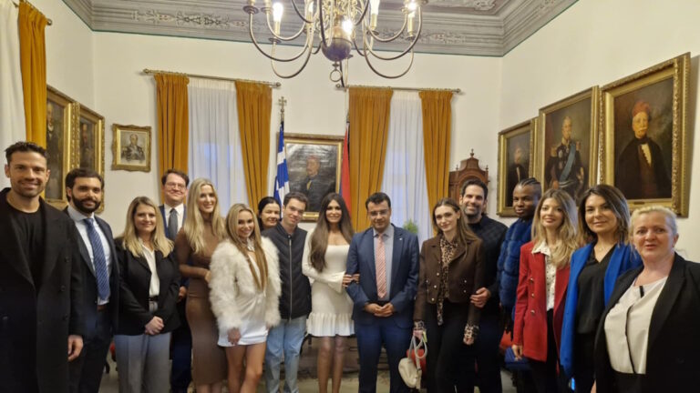 Η Κίμπερλι Γκιλφόιλ στην Ύδρα