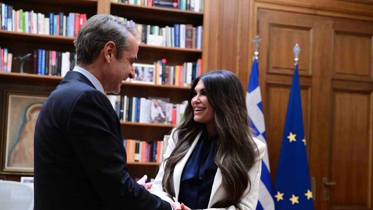 Η Kimberly Guilfoyle με τον πρωθυπουργό, Κυριάκο Μητσοτάκη κατά την πρώτη επίσκεψη της Αμερικανίδας πρέσβη στο Μέγαρο Μαξίμου
