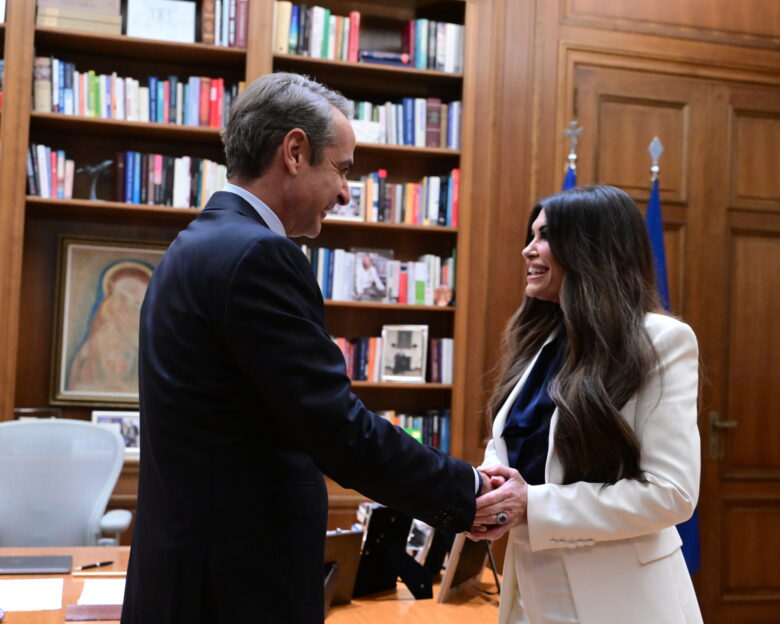 Η Κίμπερλι Γκίλφοϊλ στο Μέγαρο Μαξίμου για να δει τον Κυριάκο Μητσοτάκη