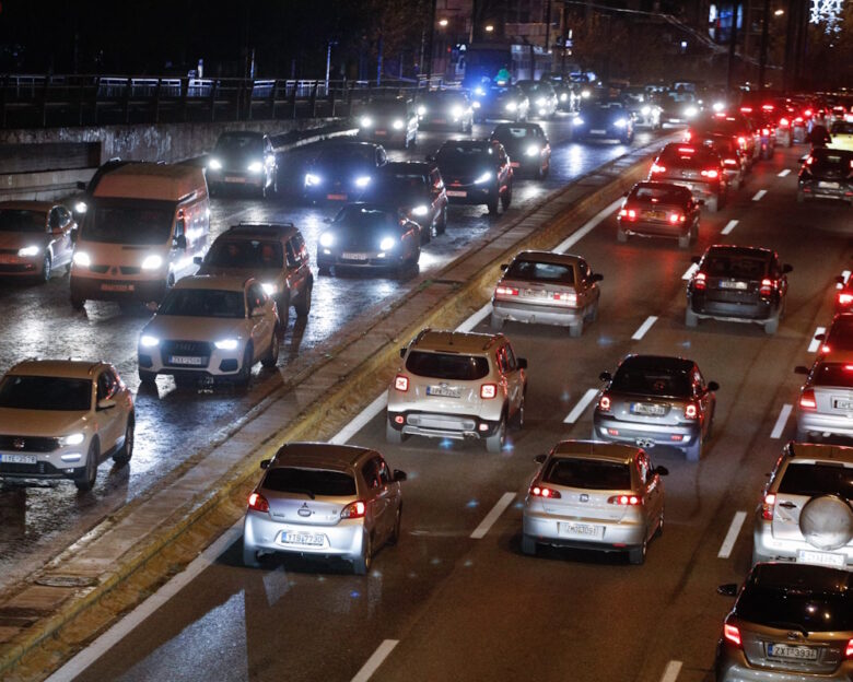 Κίνηση στους δρόμους: Μεγάλο μποτιλιάρισμα σε όλη την Αττική – Έληξε η έκτακτη στάση εργασίας των ΜΜΜ