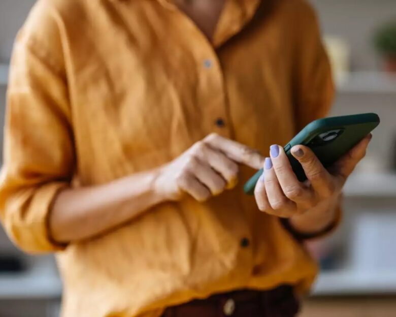 Βόλος: 61χρονη «stalker» έστελνε ερωτικά μηνύματα σε 68χρονη – «Έφαγε» έναν χρόνο φυλακή