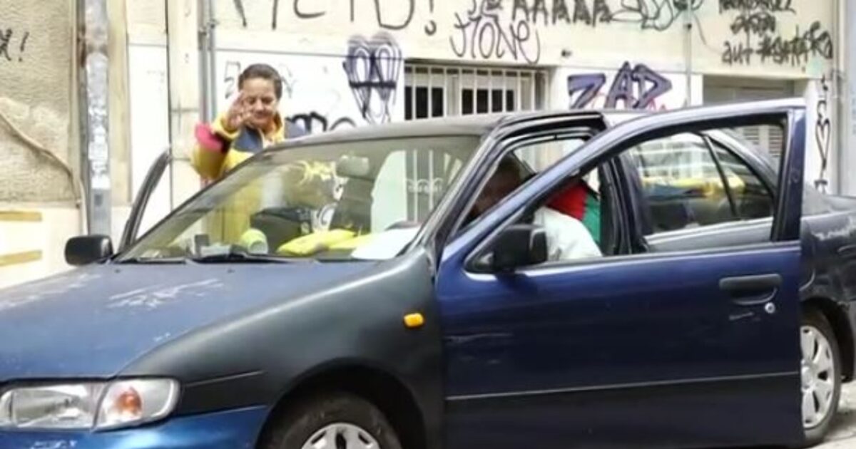 Kypseli: The story of the elderly couple who lives in a car is shocking – “We are homeless, but dignified”