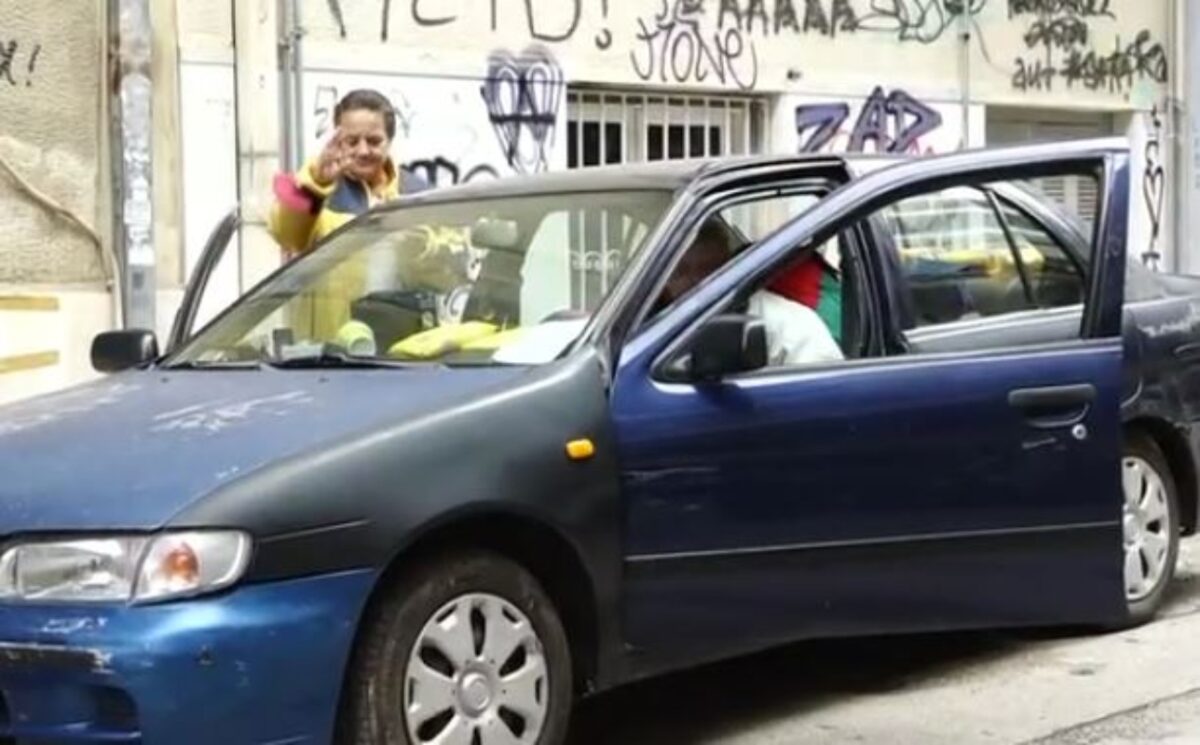 Ηλικιωμένοι σε αυτοκίνητο