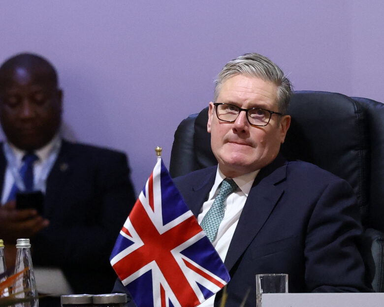 Κιρ Στάρμερ: Η στιγμή που ο Βρετανός πρωθυπουργός σκοντάφτει στη Σύνοδο Κορυφής της G20 – Δείτε βίντεο