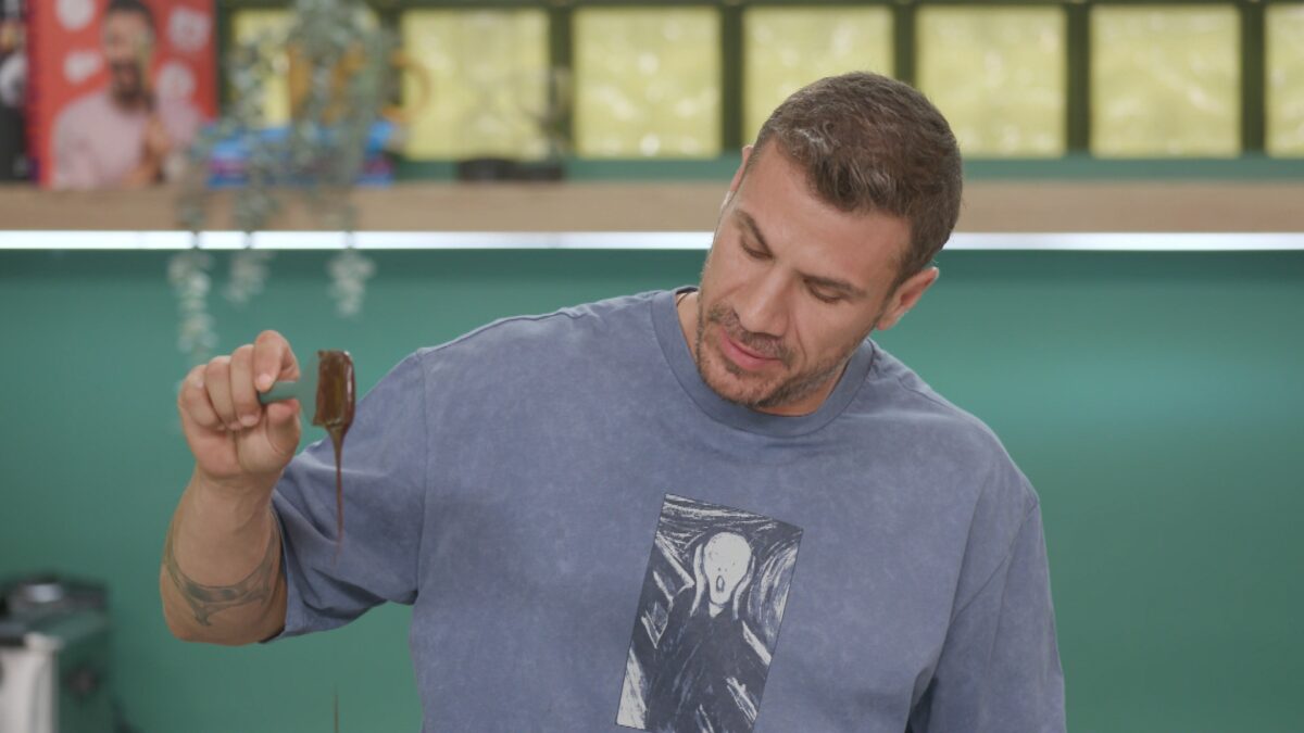 Άκης Πετρετζίκης