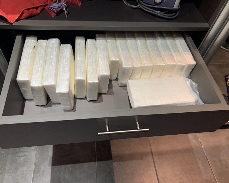 Στη φυλακή ο αστυνομικός που έκανε ζωή μεγιστάνα και συνελήφθη για εμπλοκή σε κύκλωμα ναρκωτικών