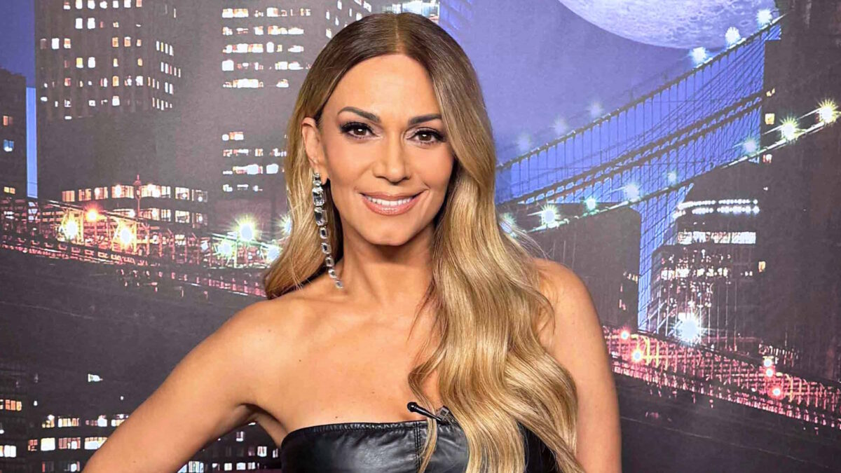 Η Έλλη Κοκκίνου στο πλατό της εκπομπής «The 2night Show»