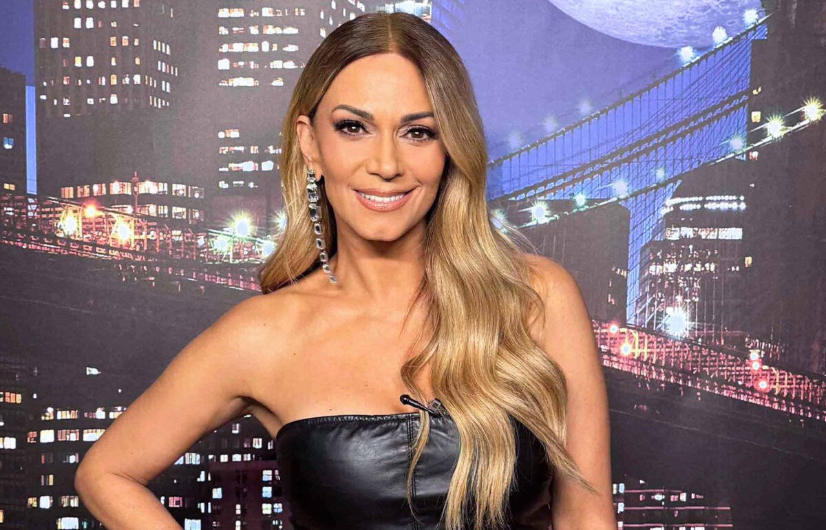 Η Έλλη Κοκκίνου στο πλατό της εκπομπής «The 2night Show»