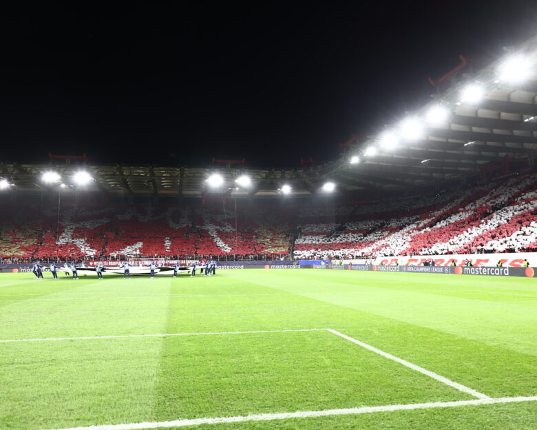 Ολυμπιακός – Ρεάλ Μαδρίτης: Το εκπληκτικό κορεό των «ερυθρόλευκων» οπαδών που κάλυψε τις εξέδρες του «Καραϊσκάκης»