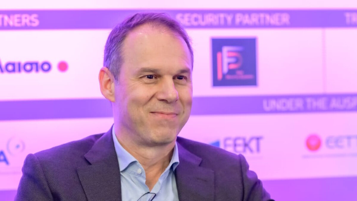 Ο Κώστας Νεμπής