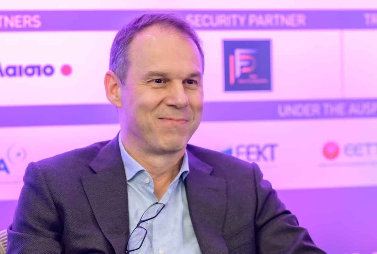 Ο Κώστας Νεμπής