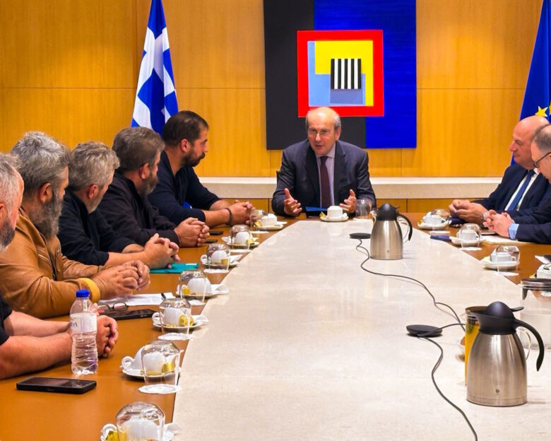 Κωστής Χατζηδάκης και Κώστας Τσιάρας σε κτηνοτρόφους: «Σύντομα συγκεκριμένες πληρωμές» – «Αν δεν γίνουν υπάρχει σοβαρό πρόβλημα»