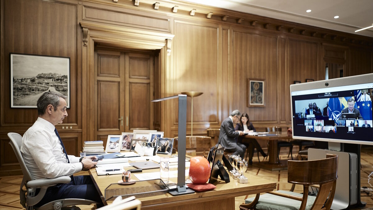 Ο πρωθυπουργός, Κυριάκος Μητσοτάκης στην τηλεδιάσκεψη ηγετών που συμμετέχουν στη «Συμμαχία των Προθύμων» για την Ουκρανία