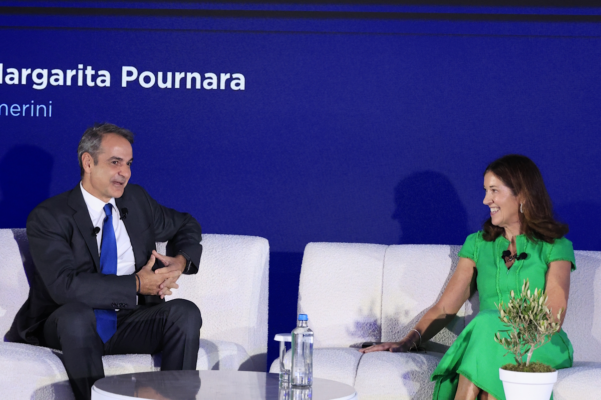 Συζήτηση του πρωθυπουργού, Κυριάκου Μητσοτάκη με τη Victoria Hislop, στο πλαίσιο του συνεδρίου «Reimagine Tourism 2025» που διοργάνωσε η «Καθημερινή» στο Κέντρο Πολιτισμού Ίδρυμα Σταύρος Νιάρχος